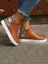 Zapatillas de PU con parches de piel de serpiente
